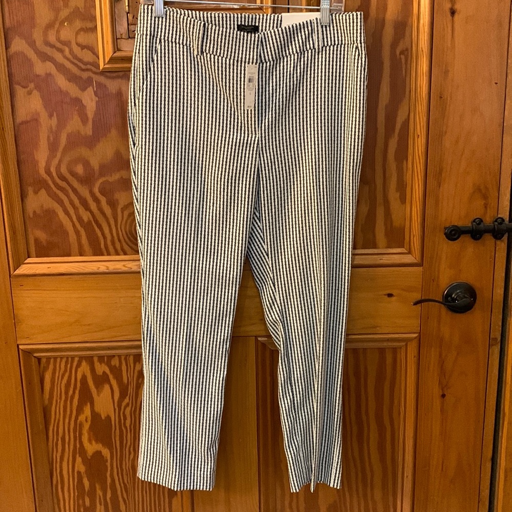NWT Ann Taylor signature ankle length slacks size 6